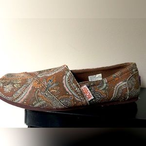 Slip ons/ loafers/ boat shoe